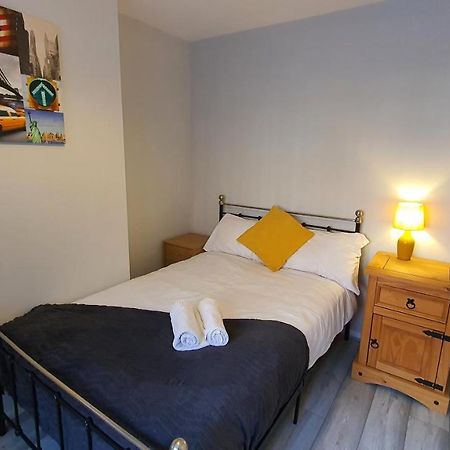 Contractors, City Centre, Parking, 3 Double Rooms, Netflix, Cosy! Coventry Buitenkant foto